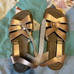 Women's saltwater sandals